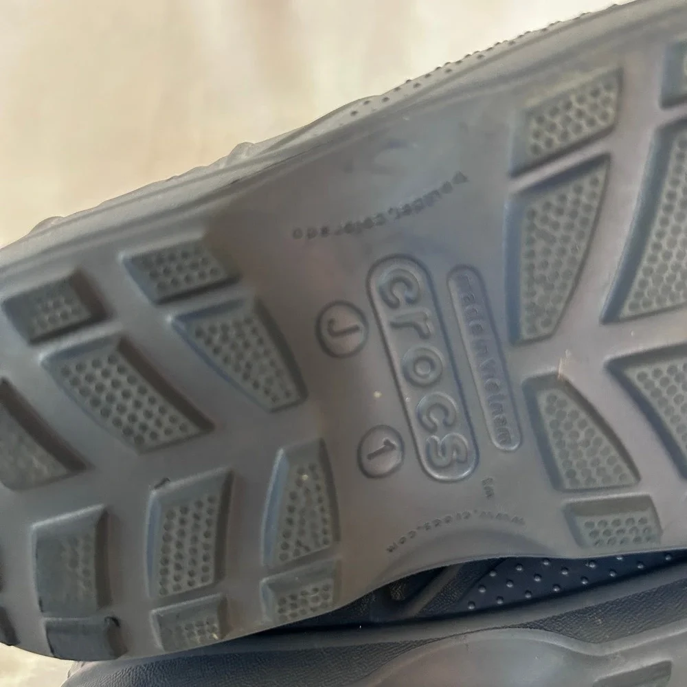 CROCS pre owned